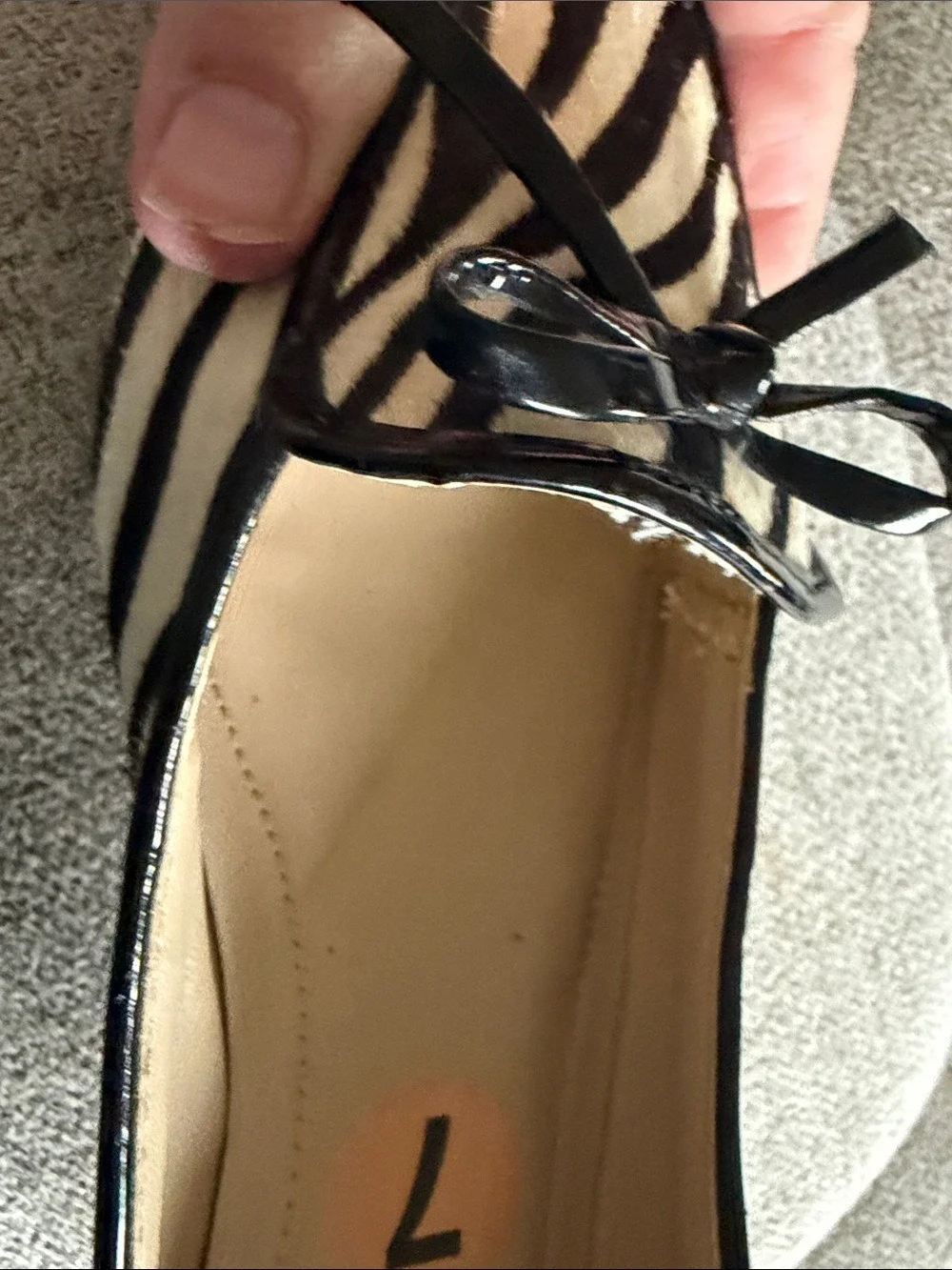 Ellen Tracy Zebra Print Cow Hair Ballet Flats Loafers Black White Bow Size 7